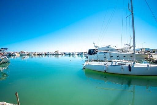 Lavish & Spacious Apt With Stunning Seaview, 10 Min Ath Airport Artemida  Exteriér fotografie
